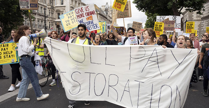 Junior doctors and consultants to strike on same days this autumn